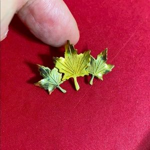 🖤VTG💕maple leaves 🍁 brooch by RP